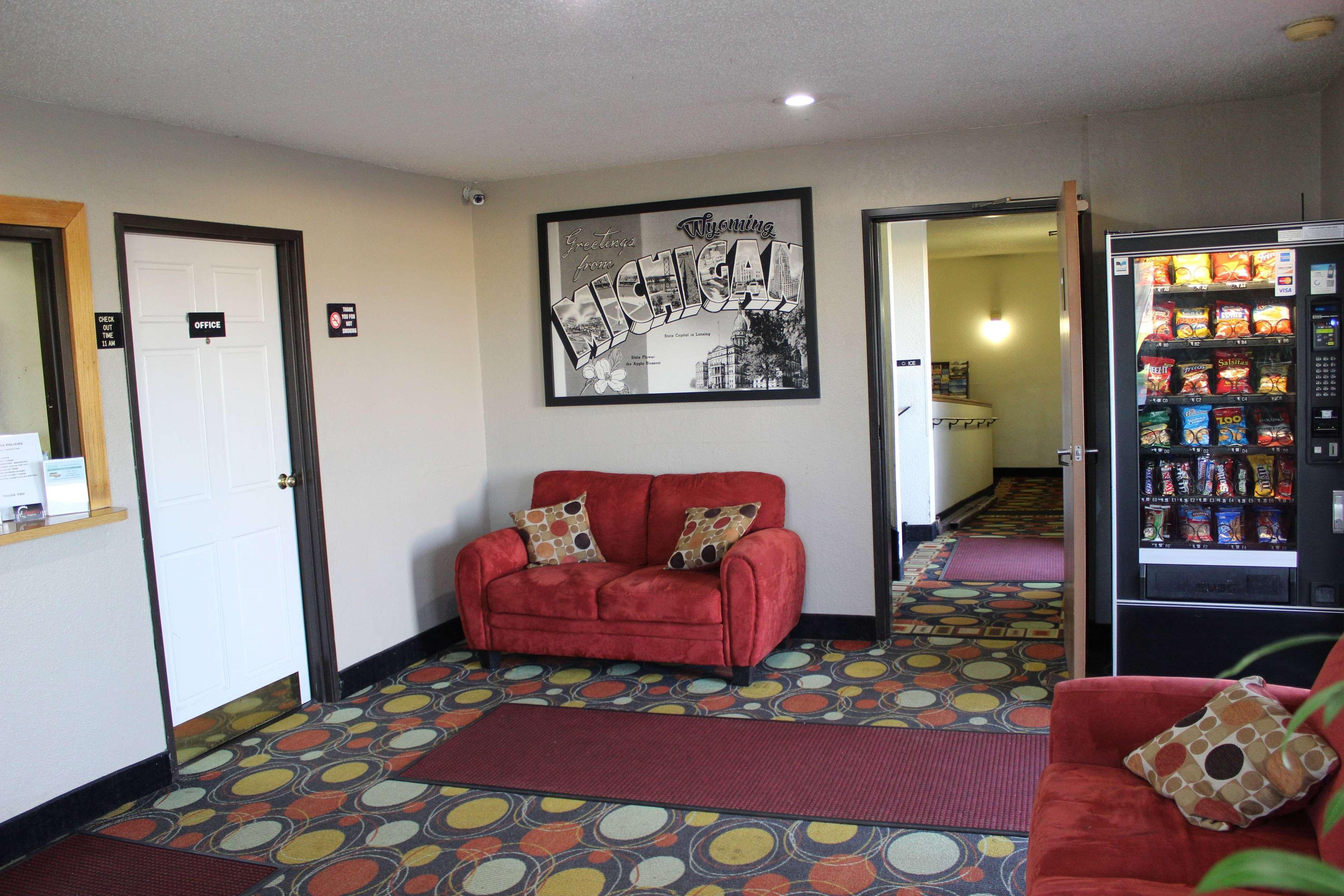 Super 8 Grand Rapids City Center Вайоминг Экстерьер фото