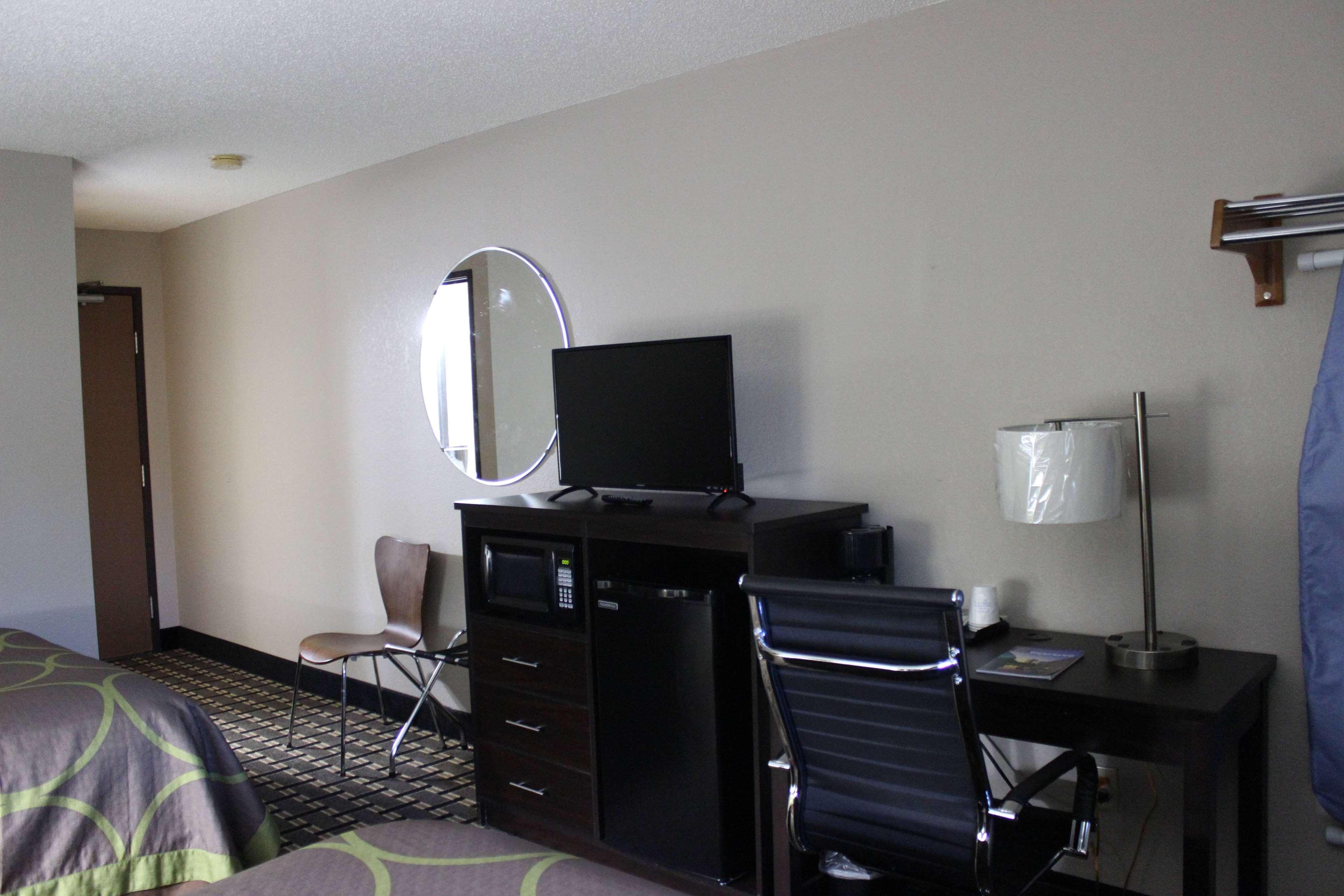 Super 8 Grand Rapids City Center Вайоминг Экстерьер фото