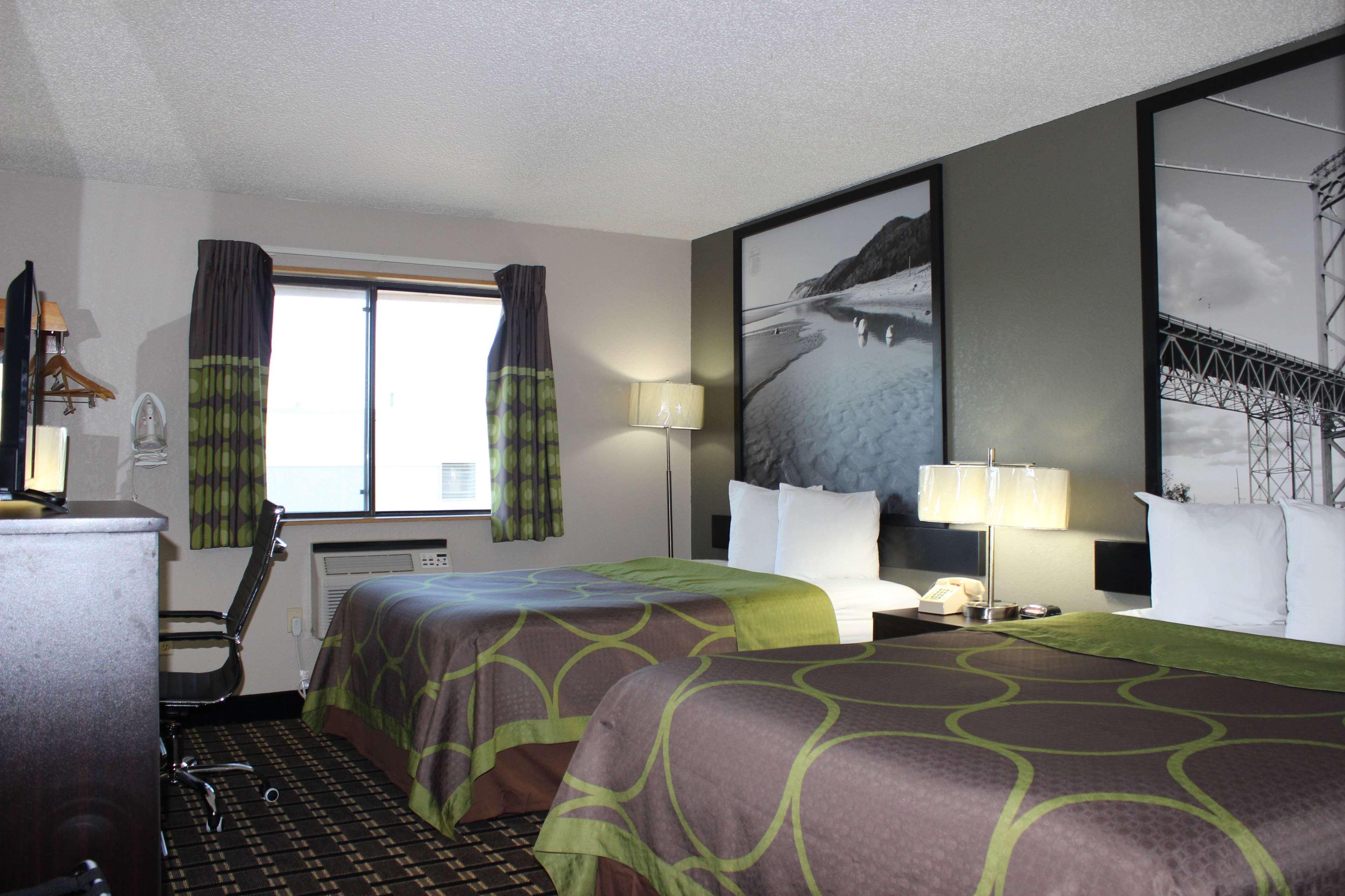 Super 8 Grand Rapids City Center Вайоминг Экстерьер фото